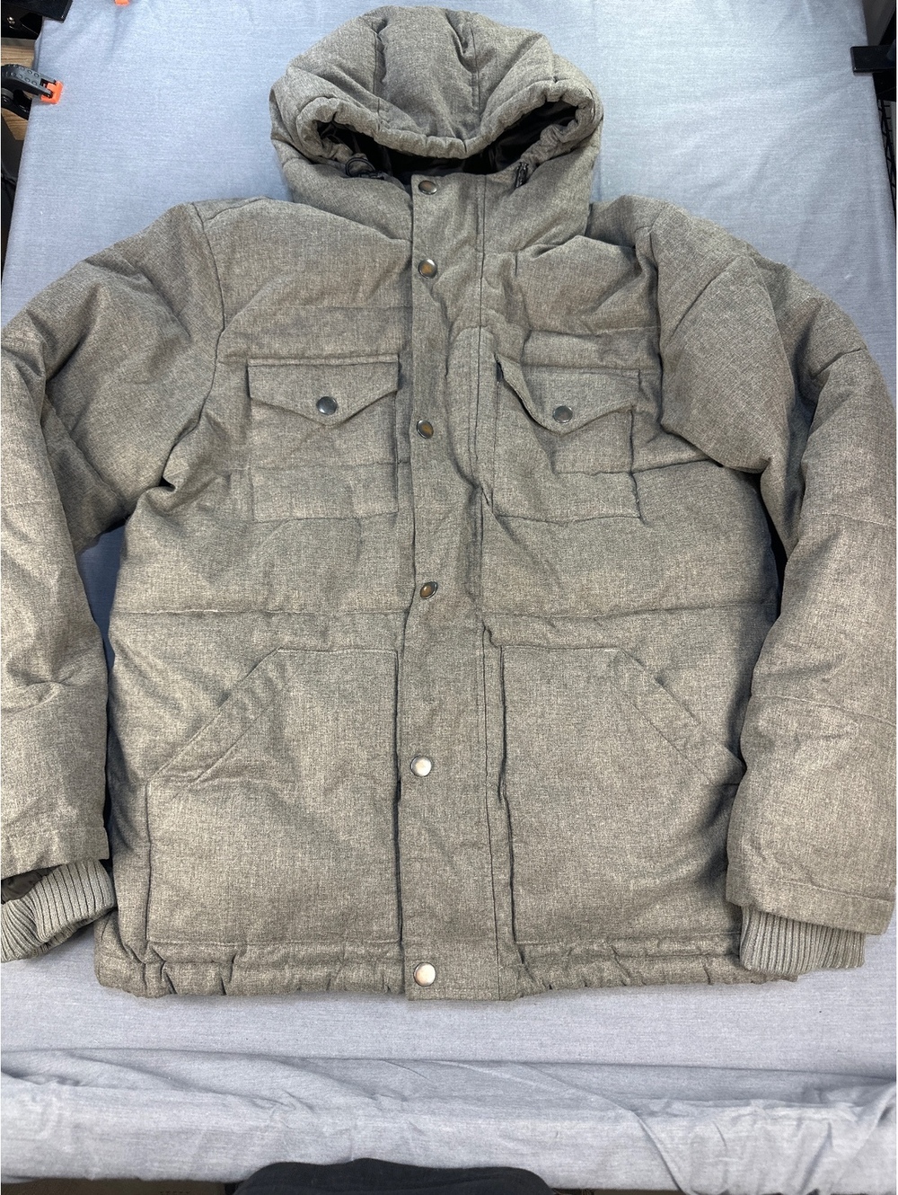 Old Navy Men's Hooded Puffer Jacket Medium Gray Polyester Insulated